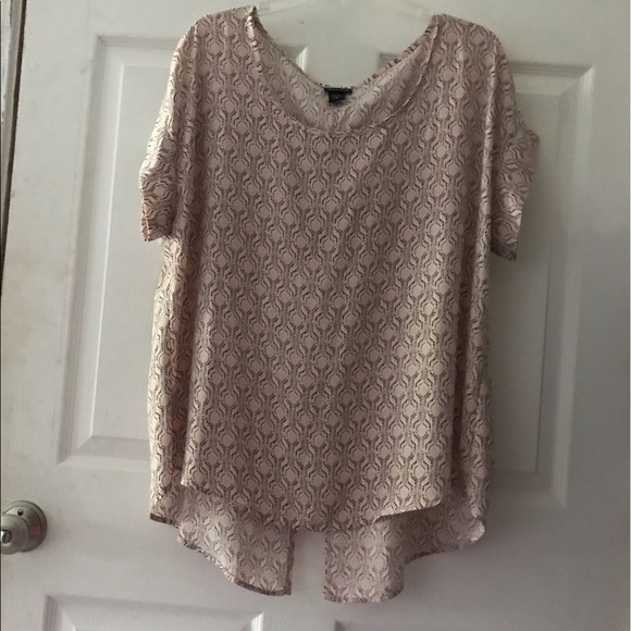 Sizes 00 & 0 torrid Geometric Top - Picture 3 of 6
